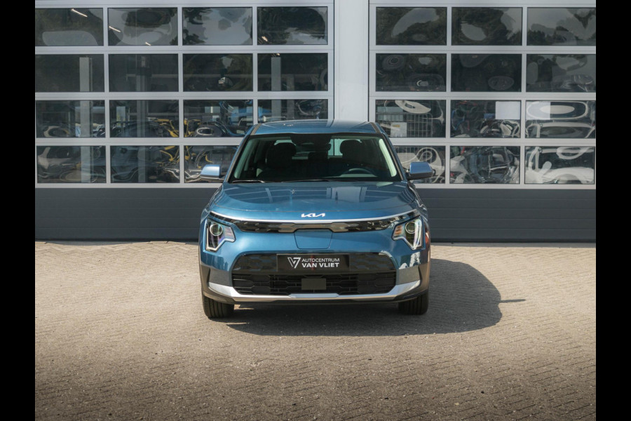 Kia Niro EV Light 64.8 kWh | direct leverbaar l Navi l PDC l Camera | Privatelease vanaf € 584,00