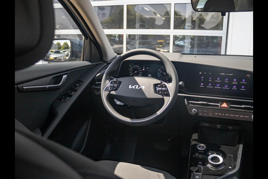 Kia Niro EV Light 64.8 kWh | direct leverbaar l Navi l PDC l Camera | Privatelease vanaf € 584,00