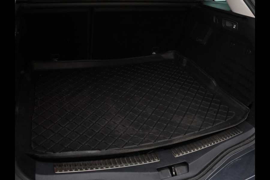 Renault Mégane 1.3 TCe Bose | Leder | Massage | Trekhaak | Carplay | Camera | Climate control | Keyless | Navigatie | Cruise control | DAB