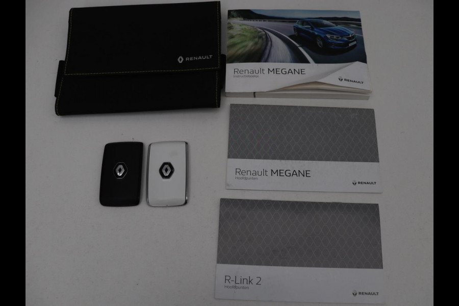 Renault Mégane 1.3 TCe Bose | Leder | Massage | Trekhaak | Carplay | Camera | Climate control | Keyless | Navigatie | Cruise control | DAB