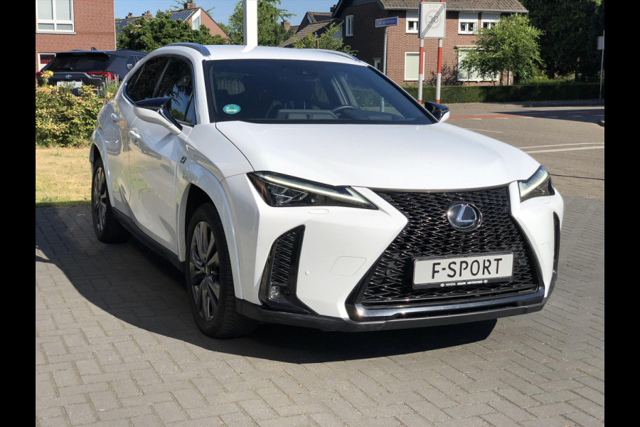 Lexus UX 250h F Sport Line | Facelift, Head up display, Blind Spot, 18 inch, Parkeersensoren, Stoel + Stuurverwarming, Groot scherm