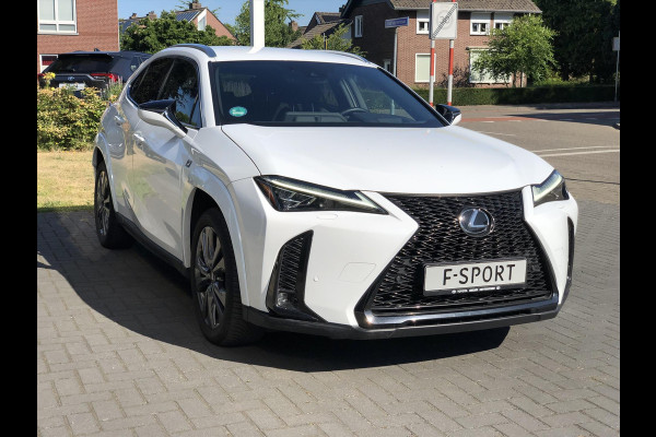Lexus UX 250h F Sport Line | Facelift, Head up display, Blind Spot, 18 inch, Parkeersensoren, Stoel + Stuurverwarming, Groot scherm