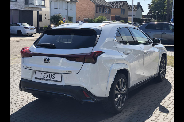 Lexus UX 250h F Sport Line | Facelift, Head up display, Blind Spot, 18 inch, Parkeersensoren, Stoel + Stuurverwarming, Groot scherm