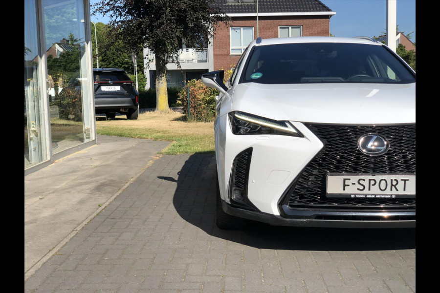 Lexus UX 250h F Sport Line | Facelift, Head up display, Blind Spot, 18 inch, Parkeersensoren, Stoel + Stuurverwarming, Groot scherm