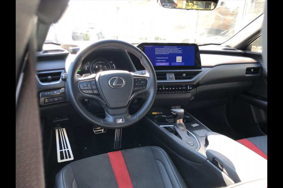 Lexus UX 250h F Sport Line | Facelift, Head up display, Blind Spot, 18 inch, Parkeersensoren, Stoel + Stuurverwarming, Groot scherm