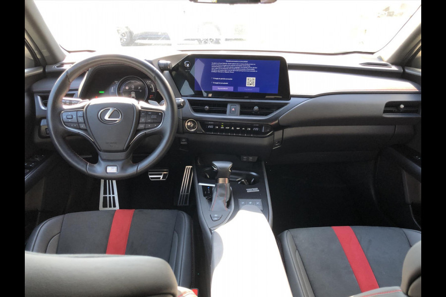 Lexus UX 250h F Sport Line | Facelift, Head up display, Blind Spot, 18 inch, Parkeersensoren, Stoel + Stuurverwarming, Groot scherm