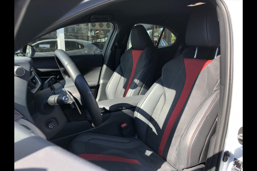 Lexus UX 250h F Sport Line | Facelift, Head up display, Blind Spot, 18 inch, Parkeersensoren, Stoel + Stuurverwarming, Groot scherm