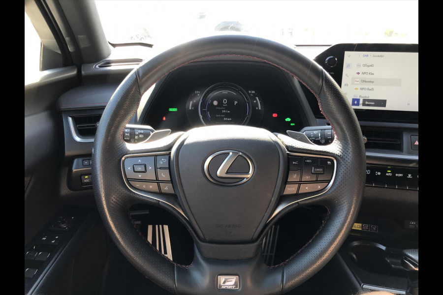 Lexus UX 250h F Sport Line | Facelift, Head up display, Blind Spot, 18 inch, Parkeersensoren, Stoel + Stuurverwarming, Groot scherm