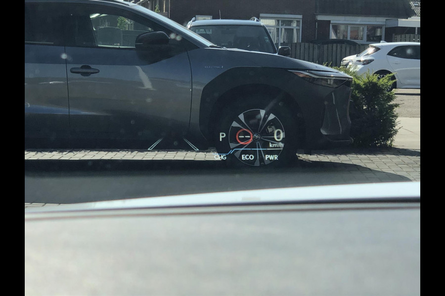 Lexus UX 250h F Sport Line | Facelift, Head up display, Blind Spot, 18 inch, Parkeersensoren, Stoel + Stuurverwarming, Groot scherm