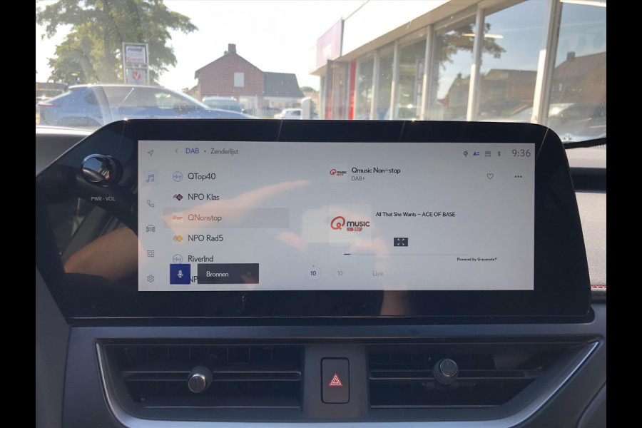 Lexus UX 250h F Sport Line | Facelift, Head up display, Blind Spot, 18 inch, Parkeersensoren, Stoel + Stuurverwarming, Groot scherm