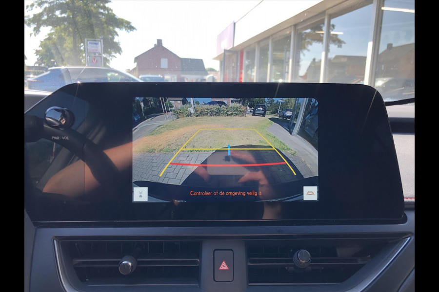 Lexus UX 250h F Sport Line | Facelift, Head up display, Blind Spot, 18 inch, Parkeersensoren, Stoel + Stuurverwarming, Groot scherm