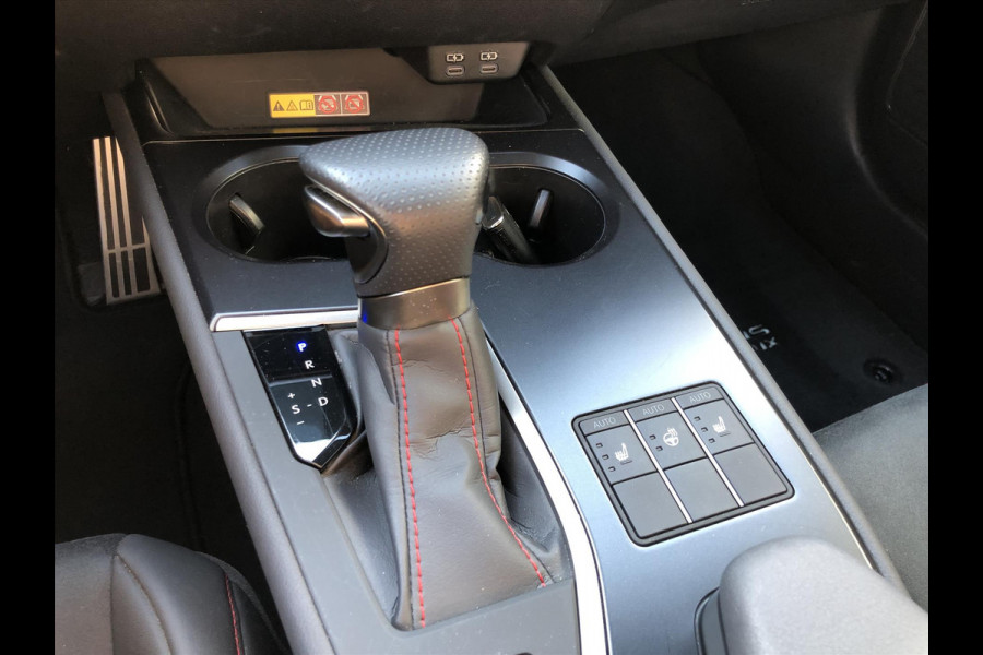 Lexus UX 250h F Sport Line | Facelift, Head up display, Blind Spot, 18 inch, Parkeersensoren, Stoel + Stuurverwarming, Groot scherm