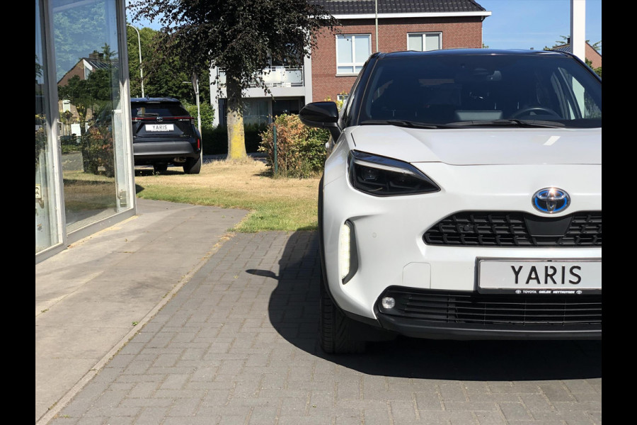 Toyota Yaris Cross 1.5 Hybrid Dynamic Bi-Tone Comfort Pack | Dodehoekherkenning, Parkeersensoren, Stoel + Stuurverwarming, Smart connect