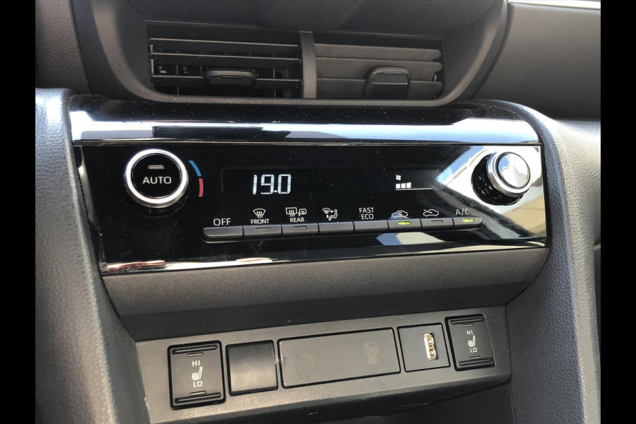 Toyota Yaris Cross 1.5 Hybrid Dynamic Bi-Tone Comfort Pack | Dodehoekherkenning, Parkeersensoren, Stoel + Stuurverwarming, Smart connect