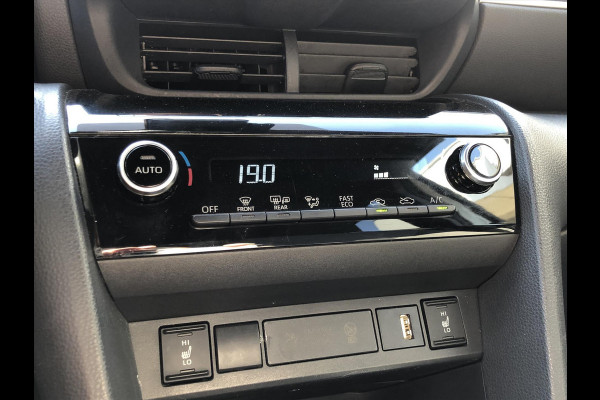 Toyota Yaris Cross 1.5 Hybrid Dynamic Bi-Tone Comfort Pack | Dodehoekherkenning, Parkeersensoren, Stoel + Stuurverwarming, Smart connect
