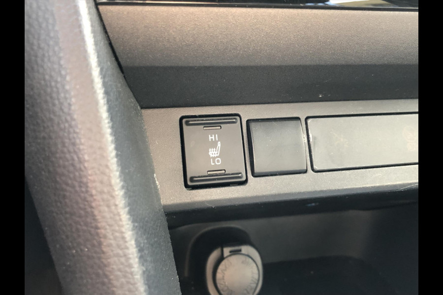 Toyota Yaris Cross 1.5 Hybrid Dynamic Bi-Tone Comfort Pack | Dodehoekherkenning, Parkeersensoren, Stoel + Stuurverwarming, Smart connect