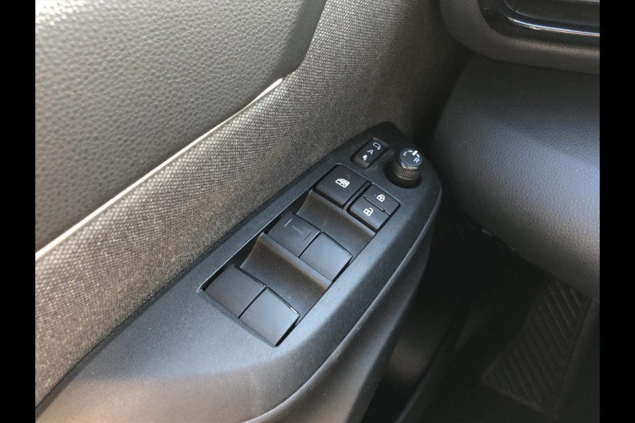Toyota Yaris Cross 1.5 Hybrid Dynamic Bi-Tone Comfort Pack | Dodehoekherkenning, Parkeersensoren, Stoel + Stuurverwarming, Smart connect
