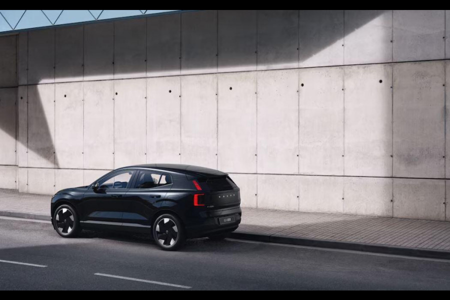 Volvo EX30 272PK Extended Range Plus Nu van € 46.797 voor € 39.297 / Adaptieve Cruise Control / Blis / Getinte ramen vanaf de B-stijl / 19" lichtmetalen velgen / Google infotainment
