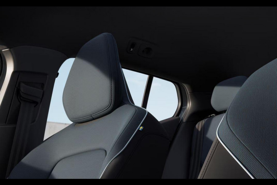 Volvo EX30 272PK Extended Range Plus Nu van € 46.797 voor € 39.297 / Adaptieve Cruise Control / Blis / Getinte ramen vanaf de B-stijl / 19" lichtmetalen velgen / Google infotainment