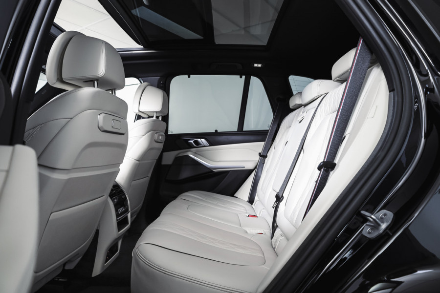 BMW X5 xDrive50e M Sportpakket Pro | Driving Assistant Pro | BMW Individual Leder | Glow Grille | Innovation Pack | Travel assist pack |  S/K-Panodak | Adapt. Cruise | Memory stoelen | Stoelverw.+Ventilatie | Luchtvering | Ele 4662