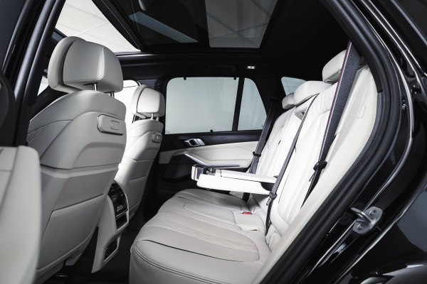 BMW X5 xDrive50e M Sportpakket Pro | Driving Assistant Pro | BMW Individual Leder | Glow Grille | Innovation Pack | Travel assist pack |  S/K-Panodak | Adapt. Cruise | Memory stoelen | Stoelverw.+Ventilatie | Luchtvering | Ele 4662