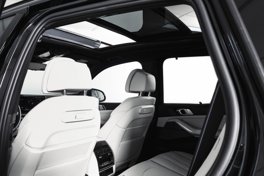 BMW X5 xDrive50e M Sportpakket Pro | Driving Assistant Pro | BMW Individual Leder | Glow Grille | Innovation Pack | Travel assist pack |  S/K-Panodak | Adapt. Cruise | Memory stoelen | Stoelverw.+Ventilatie | Luchtvering | Ele 4662