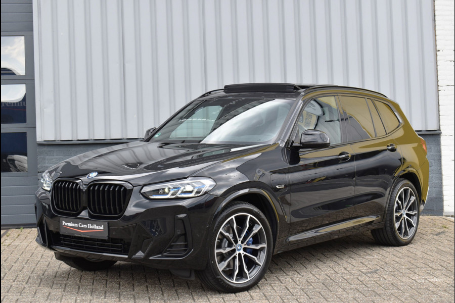 BMW X3 xDrive30e M-Sport 292 Pk Pano Trekhaak Shadow Line Navi Camera Laser 20 Inch