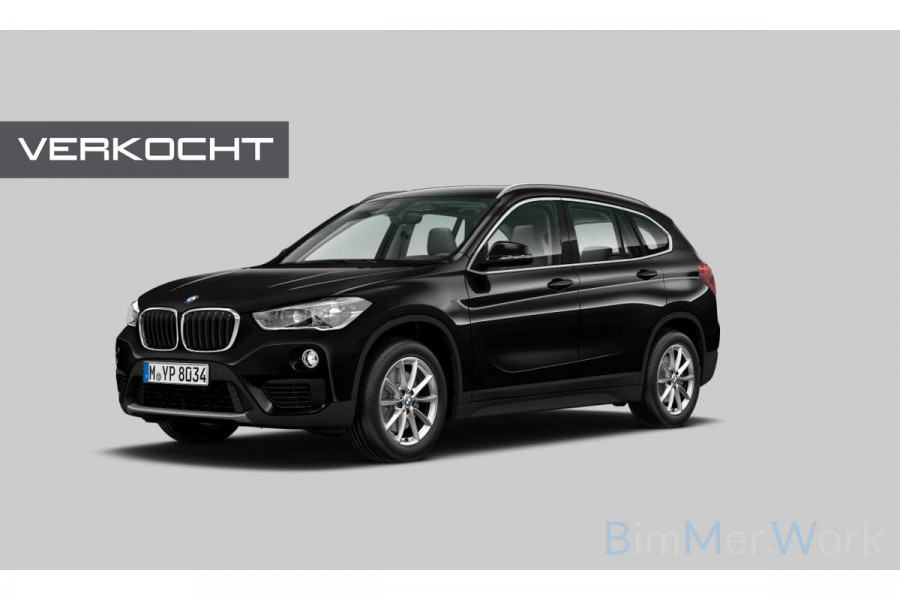 BMW X1 sDrive18i High Executive | Stoelverwarming | Navigatie | Camera | Parkeersensoren | Head-Up Display | Leer | Automaat | Digitale Tellers | Keyless | LED | Cruise Control | Parkeersensoren