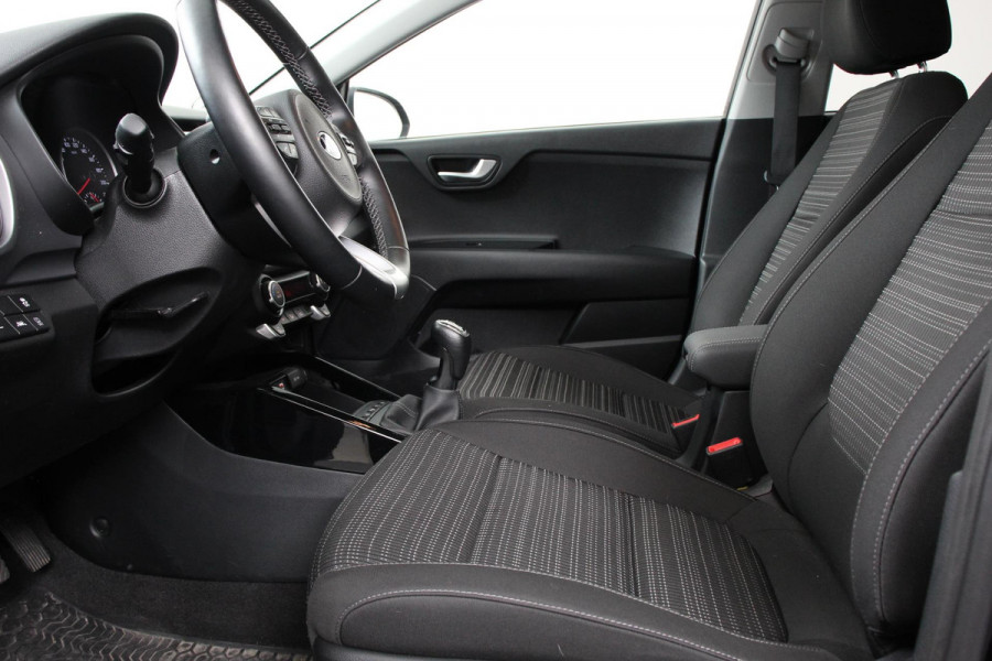 Kia Stonic 1.0 T-GDi 101pk Advance | Navigatie | Climate Control |  Camera | Parkeer Sensoren | Lichtmetalen Velgen | Led | Stoel en Stuurverwarming |