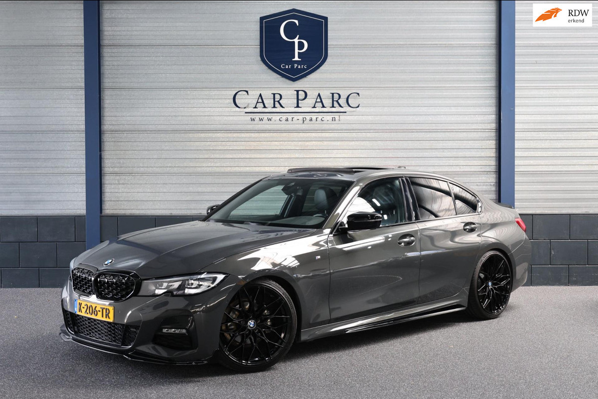BMW 3 Serie 318i M-Sport LED/VIRTUAL/SFEER/PANO/HALF LEDER+S.VERWAMRING/20" LMV/CAM/CRUISE/ECC/12 MND GARANTIE! BMW 3 Serie 318i M-Sport LED/VIRTUAL/SFEER/PANO/HALF LEDER+S.VERWAMRING/20" LMV/CAM/CRUISE/ECC/12 MND GARANTIE!