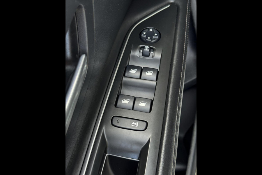 Peugeot 3008 1.2 PureTech Allure -AUTOMAAT I Navigatie I LED/PDC I Achteruitrij camera I Airco I Sport velgen I Dealer onderhouden