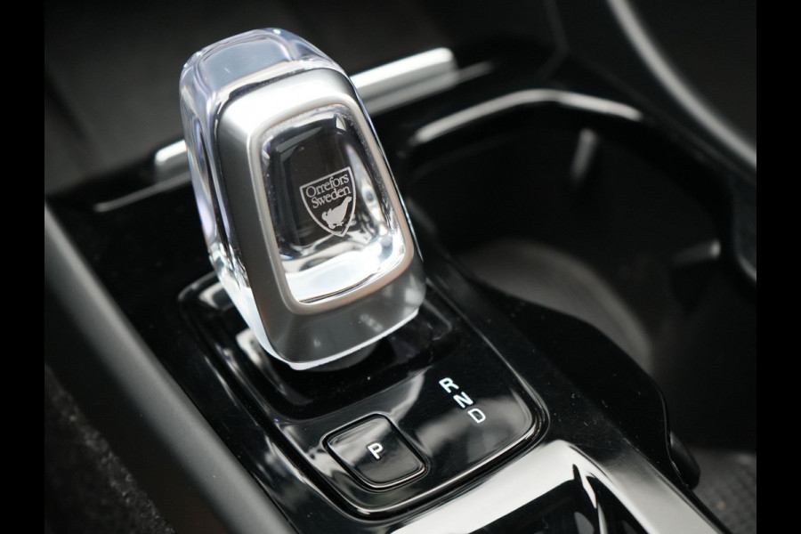 Volvo XC40 T5 Recharge Inscription Plug In Hybrid PHEV | Panodak | Trekhaak af Fabriek | Adaptive Cruise | Harman Kardon | Camera | Verwarmde Lederen Sportstoelen |