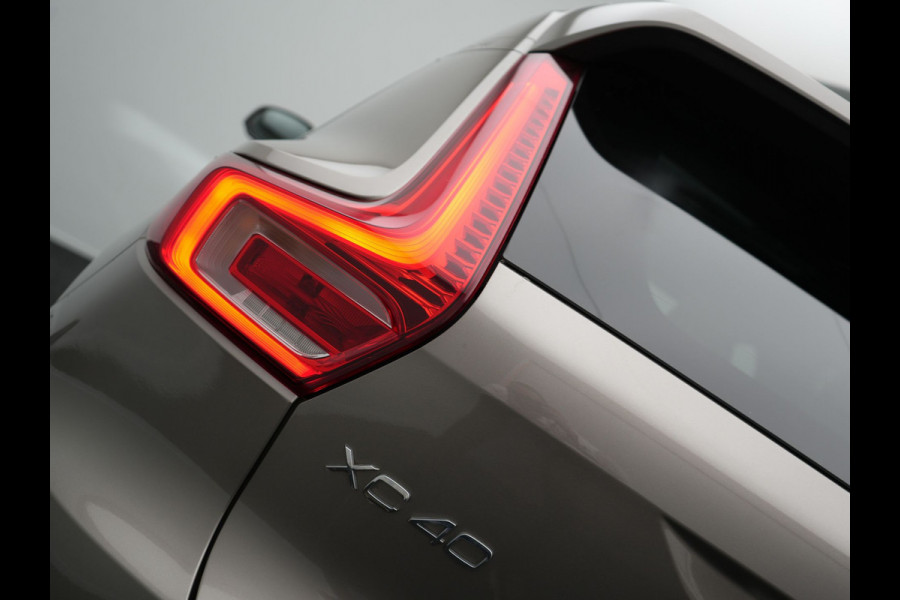 Volvo XC40 T5 Recharge Inscription Plug In Hybrid PHEV | Panodak | Trekhaak af Fabriek | Adaptive Cruise | Harman Kardon | Camera | Verwarmde Lederen Sportstoelen |