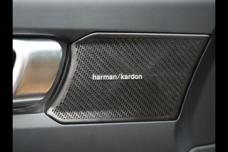 Volvo XC40 T5 Recharge Inscription Plug In Hybrid PHEV | Panodak | Trekhaak af Fabriek | Adaptive Cruise | Harman Kardon | Camera | Verwarmde Lederen Sportstoelen |