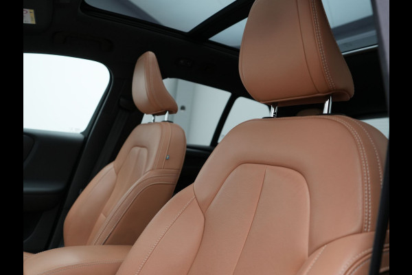 Volvo XC40 T5 Recharge Inscription Plug In Hybrid PHEV | Panodak | Trekhaak af Fabriek | Adaptive Cruise | Harman Kardon | Camera | Verwarmde Lederen Sportstoelen |