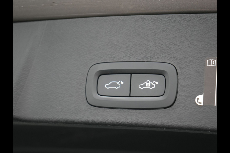 Volvo XC40 T5 Recharge Inscription Plug In Hybrid PHEV | Panodak | Trekhaak af Fabriek | Adaptive Cruise | Harman Kardon | Camera | Verwarmde Lederen Sportstoelen |