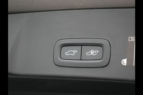 Volvo XC40 T5 Recharge Inscription Plug In Hybrid PHEV | Panodak | Trekhaak af Fabriek | Adaptive Cruise | Harman Kardon | Camera | Verwarmde Lederen Sportstoelen |