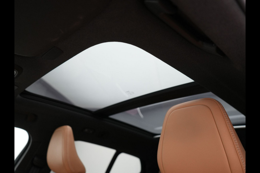 Volvo XC40 T5 Recharge Inscription Plug In Hybrid PHEV | Panodak | Trekhaak af Fabriek | Adaptive Cruise | Harman Kardon | Camera | Verwarmde Lederen Sportstoelen |