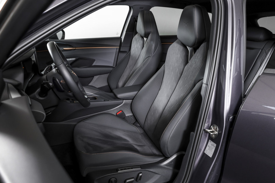 CUPRA Terramar 1.5 TSI e-Hybrid 272 PK VZ Performance | S/K-Panodak | Sennheiser Audio | Adapt. Cruise | Memory Stoel | Stoel-+Stuurverw. | PDC | 360 Camera | NAV + App. Connect | ECC | Elek. Klep | LM 19" | Dark Void lak | 5209