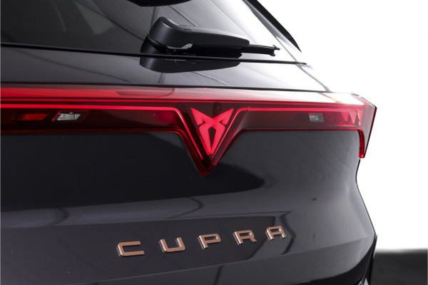 CUPRA Terramar 1.5 TSI e-Hybrid 272 PK VZ Performance | S/K-Panodak | Sennheiser Audio | Adapt. Cruise | Memory Stoel | Stoel-+Stuurverw. | PDC | 360 Camera | NAV + App. Connect | ECC | Elek. Klep | LM 19" | Dark Void lak | 5209