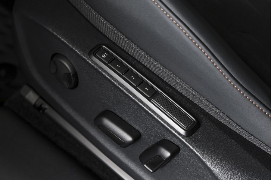 CUPRA Terramar 1.5 TSI e-Hybrid 272 PK VZ Performance | S/K-Panodak | Sennheiser Audio | Adapt. Cruise | Memory Stoel | Stoel-+Stuurverw. | PDC | 360 Camera | NAV + App. Connect | ECC | Elek. Klep | LM 19" | Dark Void lak | 5209