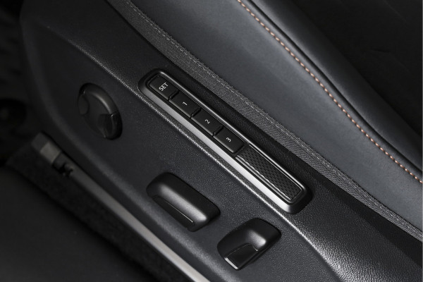 CUPRA Terramar 1.5 TSI e-Hybrid 272 PK VZ Performance | S/K-Panodak | Sennheiser Audio | Adapt. Cruise | Memory Stoel | Stoel-+Stuurverw. | PDC | 360 Camera | NAV + App. Connect | ECC | Elek. Klep | LM 19" | Dark Void lak | 5209