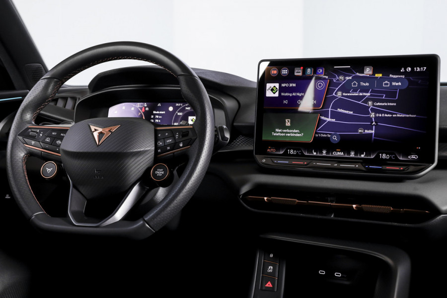 CUPRA Terramar 1.5 TSI e-Hybrid 272 PK VZ Performance | S/K-Panodak | Sennheiser Audio | Adapt. Cruise | Memory Stoel | Stoel-+Stuurverw. | PDC | 360 Camera | NAV + App. Connect | ECC | Elek. Klep | LM 19" | Dark Void lak | 5209