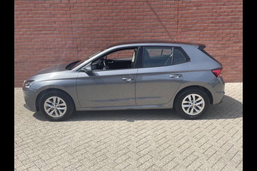 Škoda Fabia 1.0 TSI Ambition Panoramadak Navigatie Carplay PDC Camera Adaptive Cruise Control Stoelverwarming Full LED Climatronic
