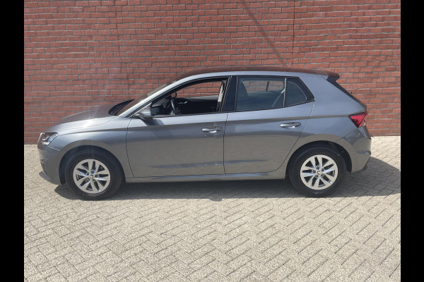 Škoda Fabia 1.0 TSI Ambition Panoramadak Navigatie Carplay PDC Camera Adaptive Cruise Control Stoelverwarming Full LED Climatronic