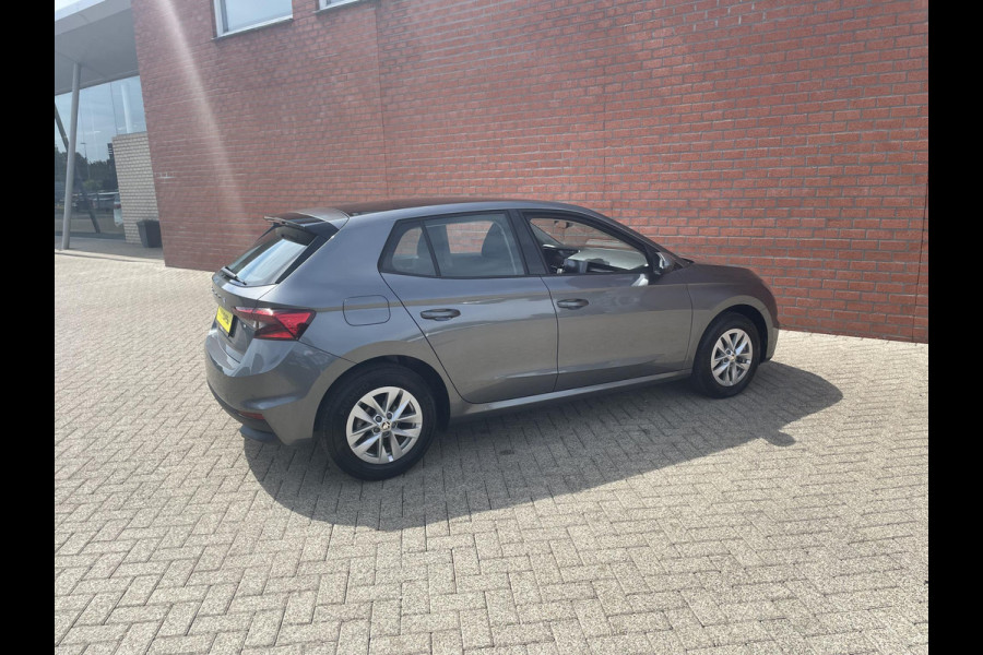 Škoda Fabia 1.0 TSI Ambition Panoramadak Navigatie Carplay PDC Camera Adaptive Cruise Control Stoelverwarming Full LED Climatronic
