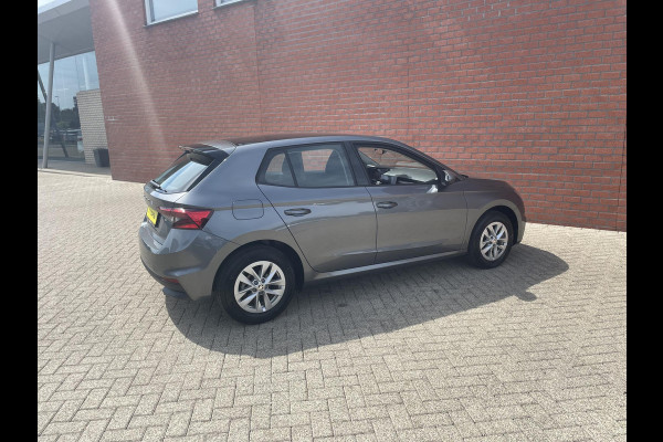 Škoda Fabia 1.0 TSI Ambition Panoramadak Navigatie Carplay PDC Camera Adaptive Cruise Control Stoelverwarming Full LED Climatronic