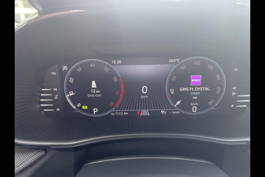 Škoda Fabia 1.0 TSI Ambition Panoramadak Navigatie Carplay PDC Camera Adaptive Cruise Control Stoelverwarming Full LED Climatronic