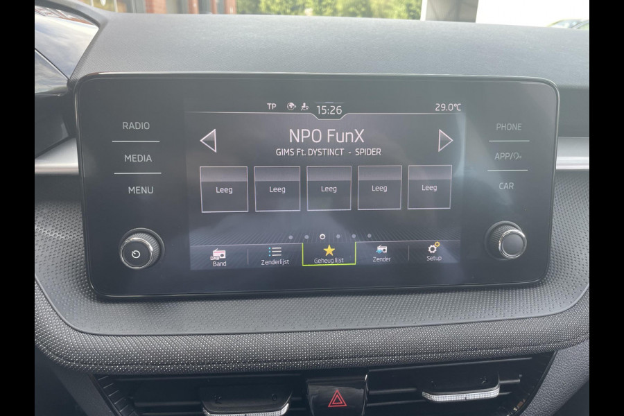 Škoda Fabia 1.0 TSI Ambition Panoramadak Navigatie Carplay PDC Camera Adaptive Cruise Control Stoelverwarming Full LED Climatronic