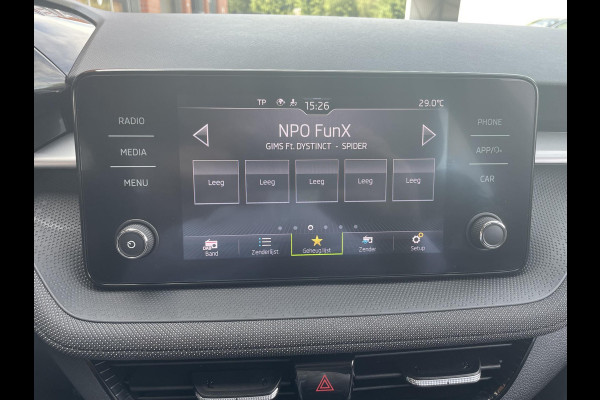 Škoda Fabia 1.0 TSI Ambition Panoramadak Navigatie Carplay PDC Camera Adaptive Cruise Control Stoelverwarming Full LED Climatronic
